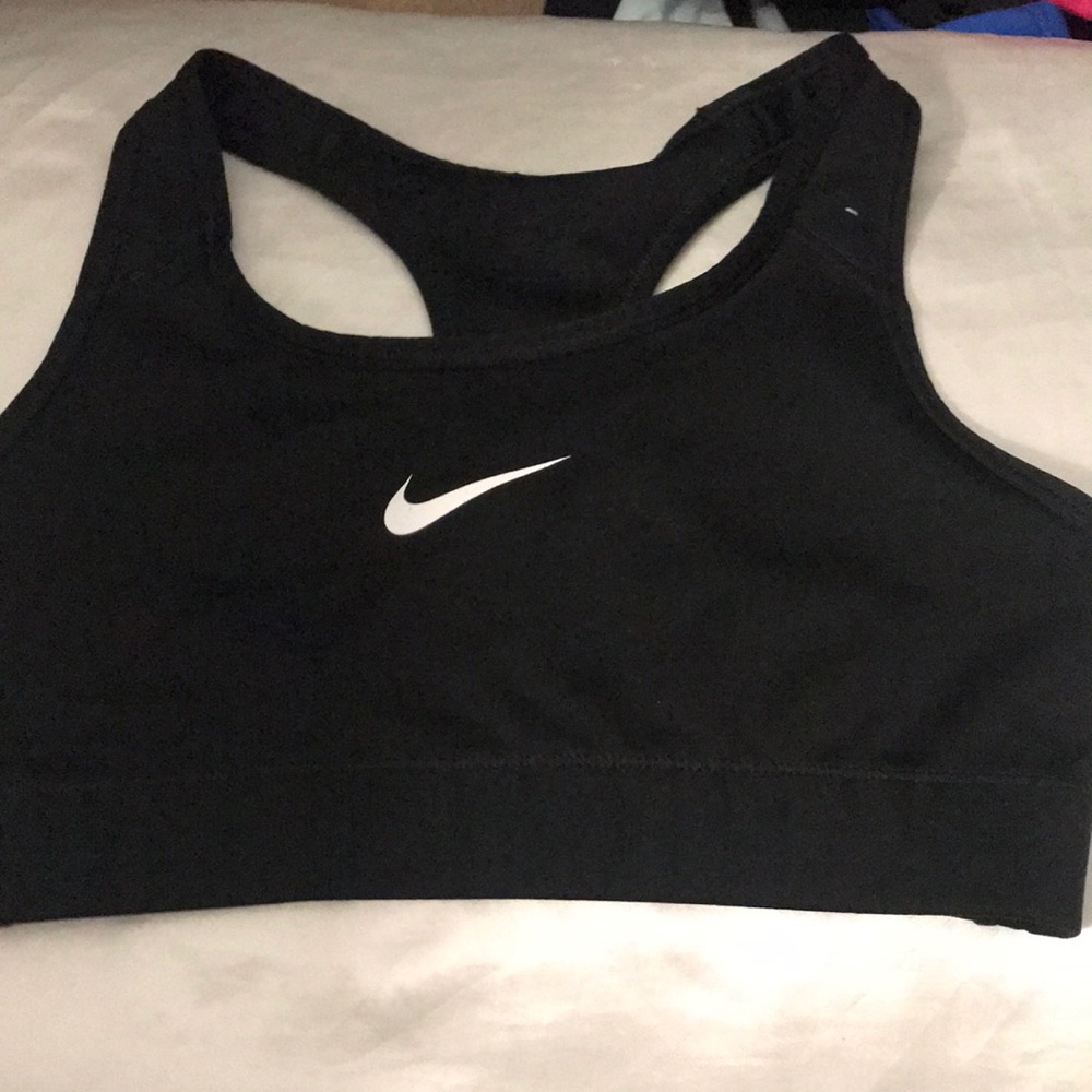 Black nike sports bra